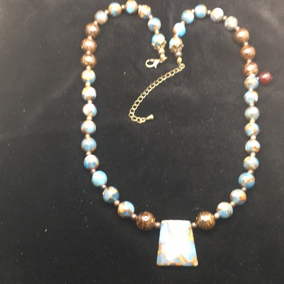 LIGHT BLUE and GOLD CLINQUANT STONE NECKLACE - Picture 2 of 3